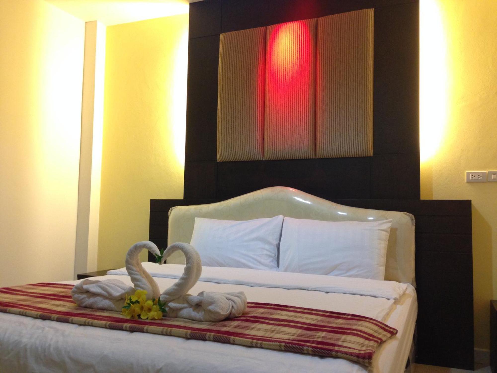 Saabpaiboon Grand Resort Ban Talat Phòng bức ảnh