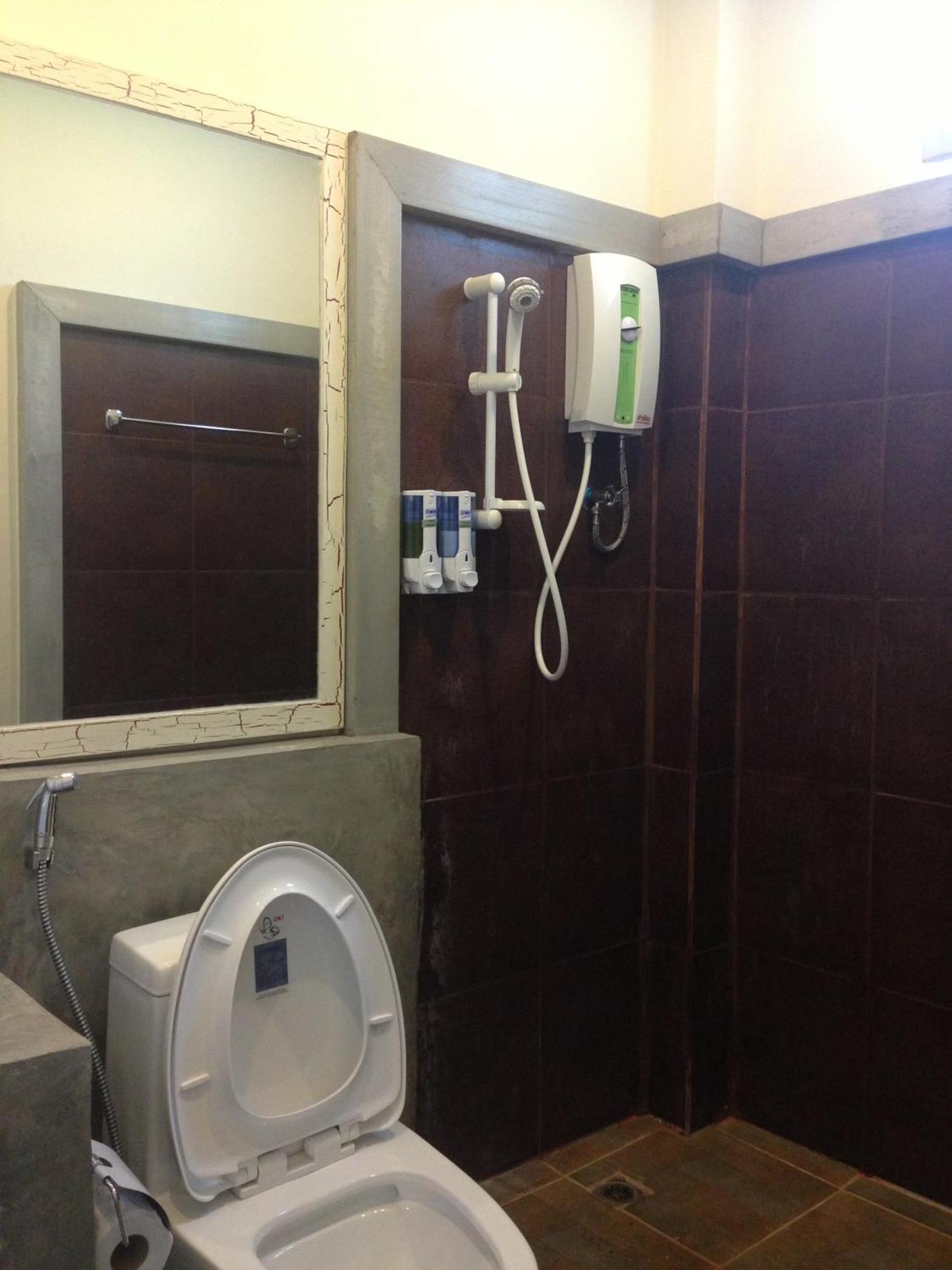 Saabpaiboon Grand Resort Ban Talat Phòng bức ảnh