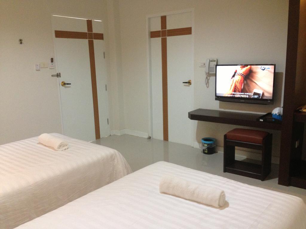 Saabpaiboon Grand Resort Ban Talat Phòng bức ảnh