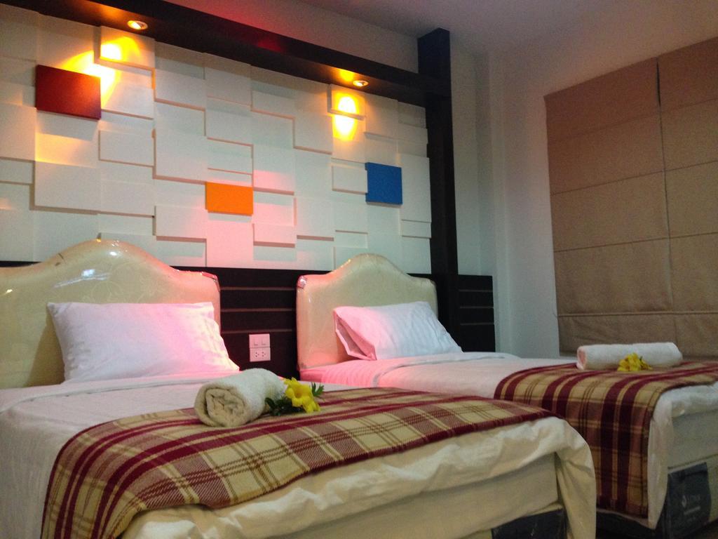Saabpaiboon Grand Resort Ban Talat Phòng bức ảnh