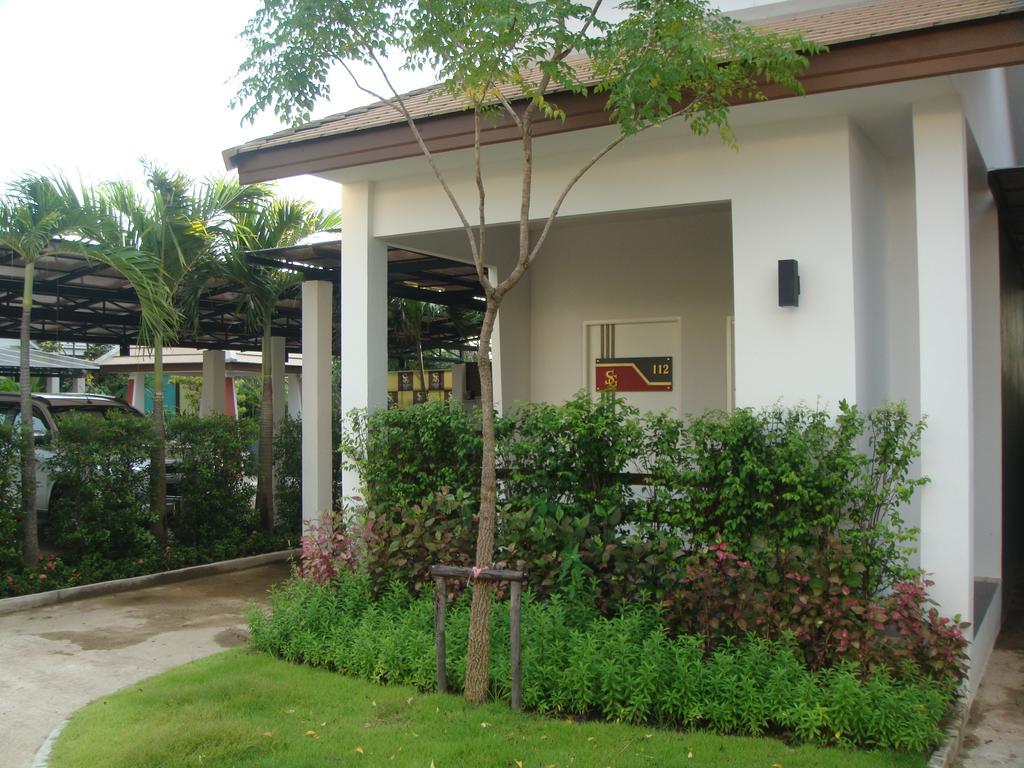Saabpaiboon Grand Resort Ban Talat Phòng bức ảnh